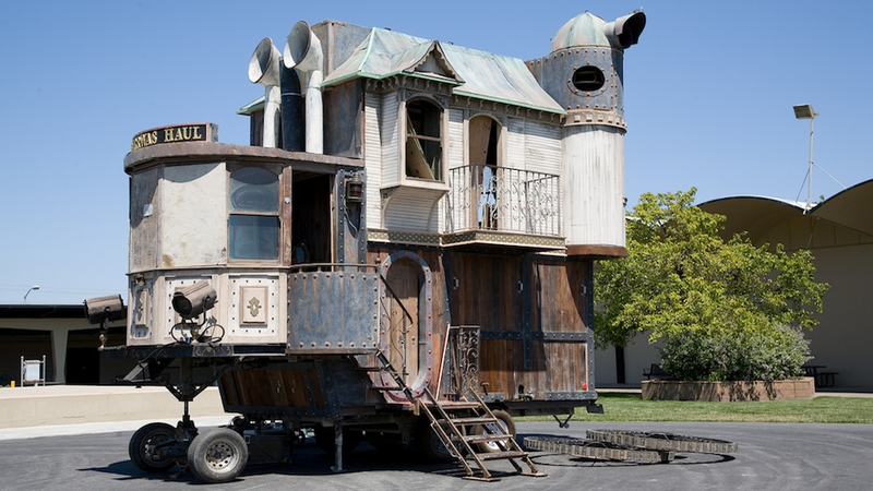 Illustration for article titled Crazy Wooden Homes on Wheels Are Ripped Out of Victorian Dreams